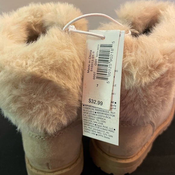 Old Navy Faux Fur Boots‎ in Tan toddler size 7 - Picture 6 of 7